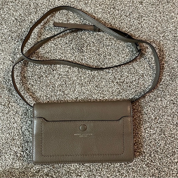 Marc Jacobs Handbags - Marc Jacobs Empire City Leather Wallet Crossbody in mink